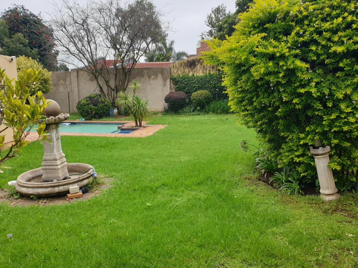 Matina Guest House Johannesburg Exteriör bild