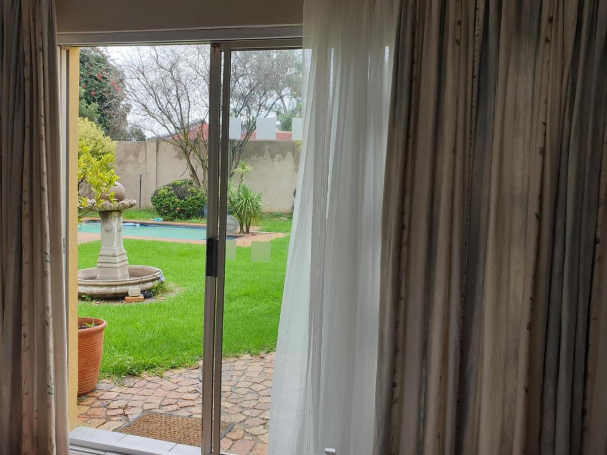 Matina Guest House Johannesburg Exteriör bild