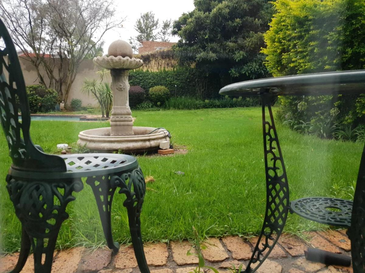 Matina Guest House Johannesburg Exteriör bild