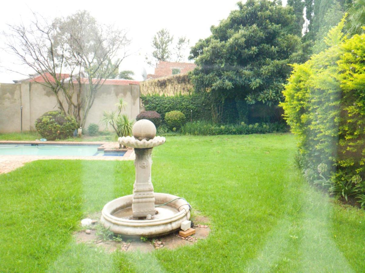 Matina Guest House Johannesburg Exteriör bild